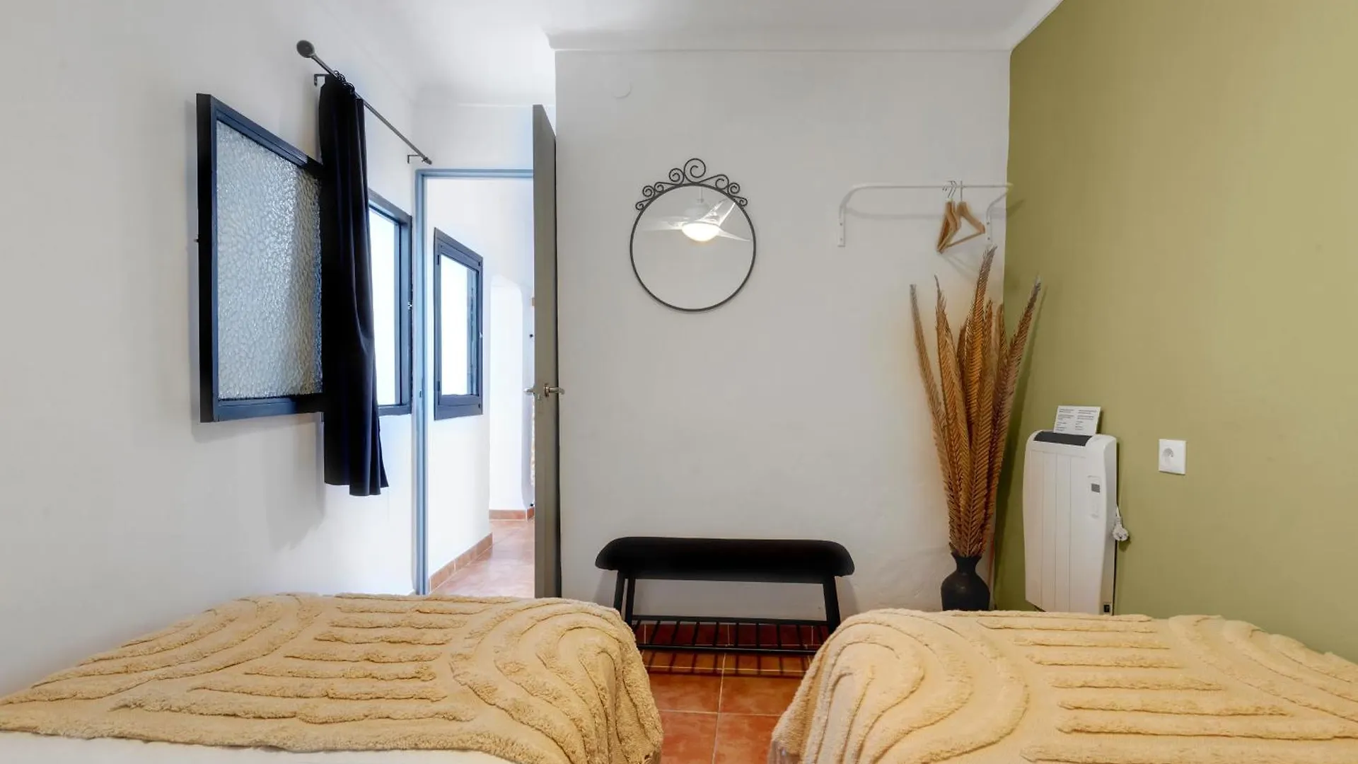 Casa De La Montana Apartments Sayalonga Spain